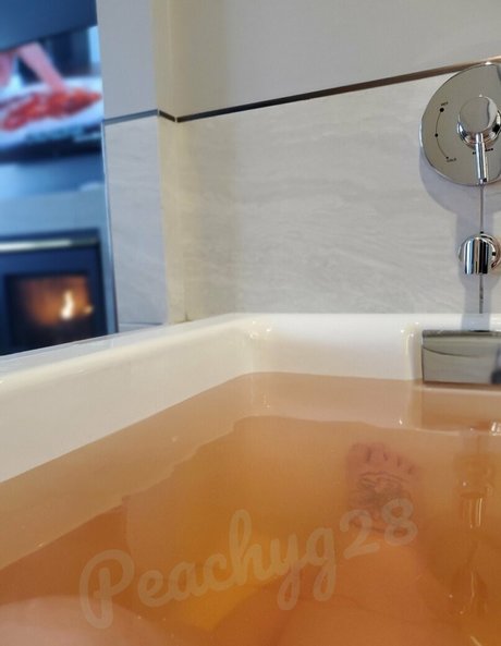 peachyg28 pornstar hot image