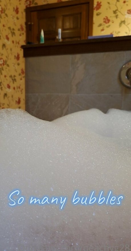 peachyg28 nude thumbnail