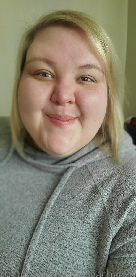 peachyg28 free pornstar photos