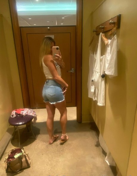 Blonde bombshell922 model sexy images