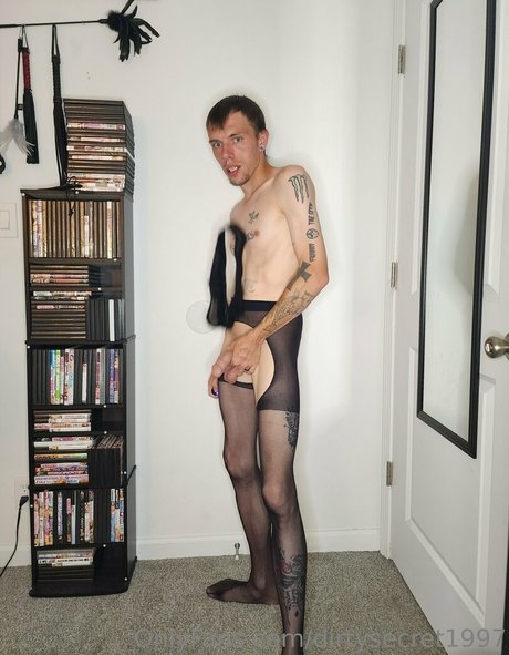 dirtysecret1997 porn model photo