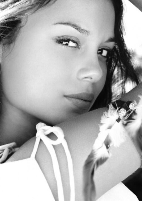 Nathalie Kelley free model gallery