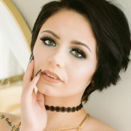 tattedbeauty19 top model image