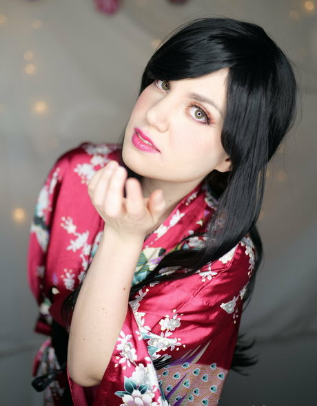 uwugirlaraara pornstar naked images