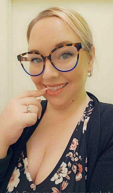 marymoonkat model sexy galleries