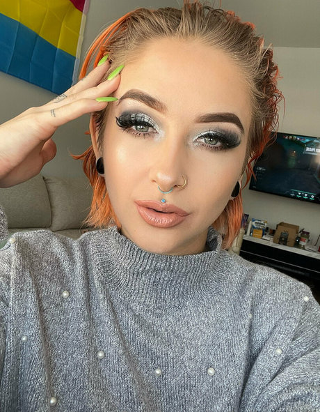 bellecurves model sexy pics