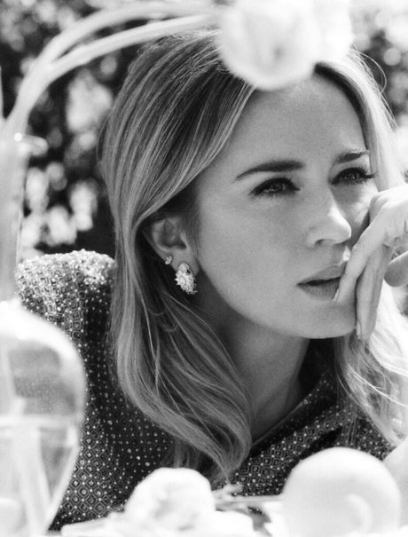 Emily Blunt art star photos