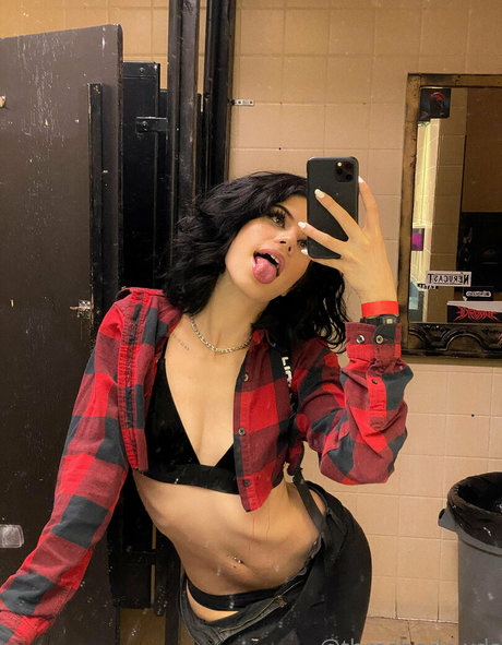 thrasherlewds perfect model image