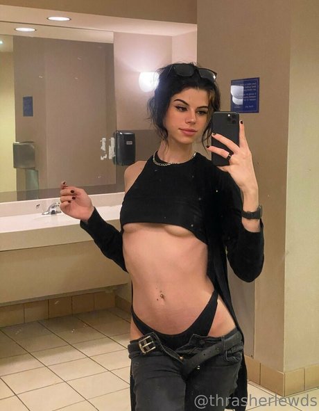 thrasherlewds model sexy picture