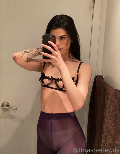 thrasherlewds model sexy photos
