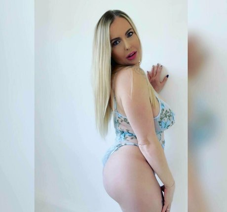 mature wife onlyfans free nude image