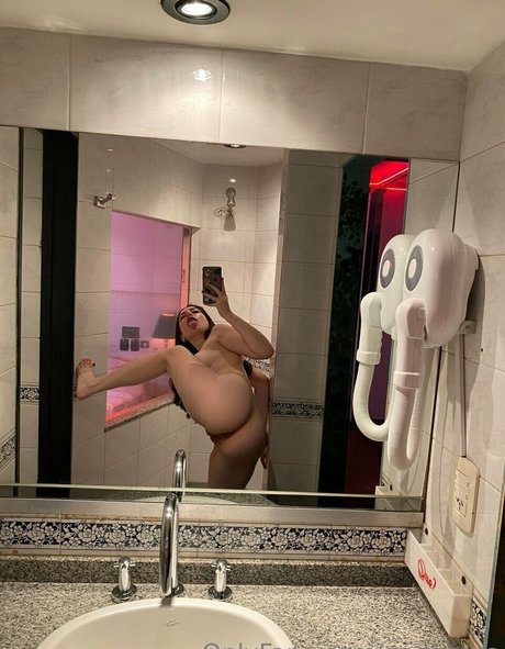 Angelitaauwu erotic pornstar pics