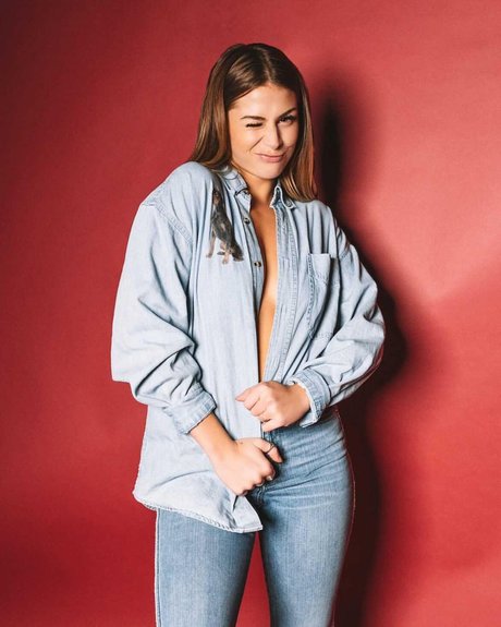 Emmily Mello exclusive actress archive