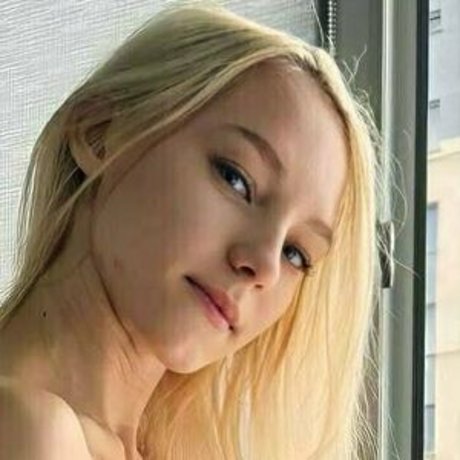 mirror selfie onlyfans sexy nude picture