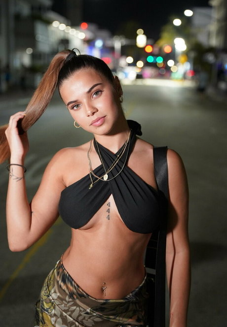 champagneemm hot star pic