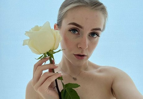 girl on girl onlyfans naked pic