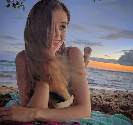 A Bit Rebecca sexy star img