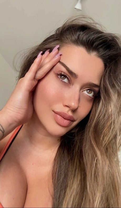 Angeline Sant hot model picture