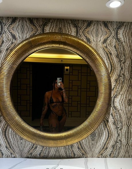 Demoncakes nude model image