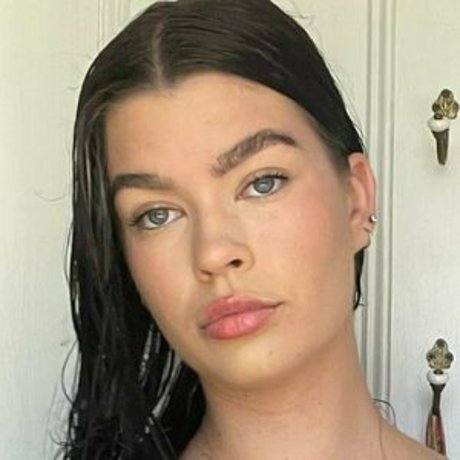 Phoebewillow perfect actress photos