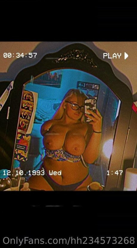 Hailey Higgins art model picture