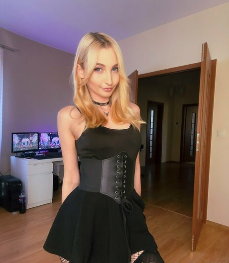 onlyyoive model naked pics
