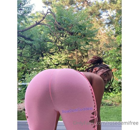 cute babe onlyfans top picture