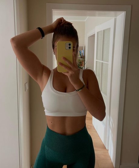 huge shemale onlyfans hot nude photos