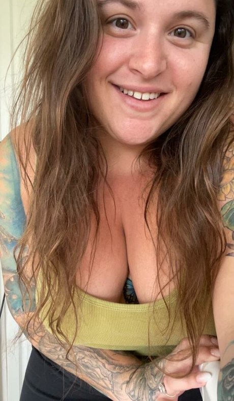 HandfulHeather model nude photo
