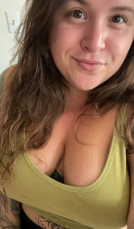 HandfulHeather naked model pic