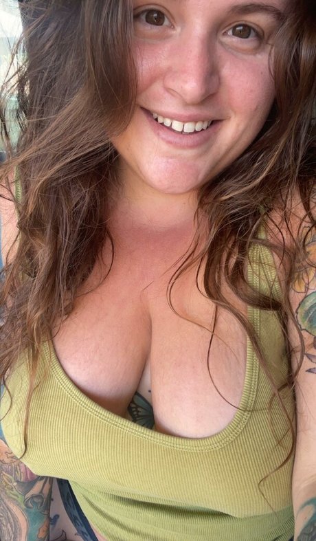 HandfulHeather model sexy photos