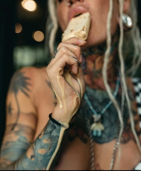 Bantik Boy pornstar naked image