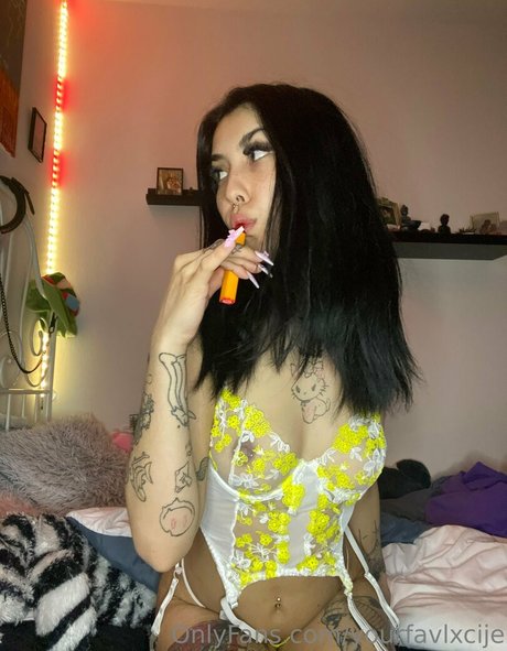 yourfavlxcije model pretty photos