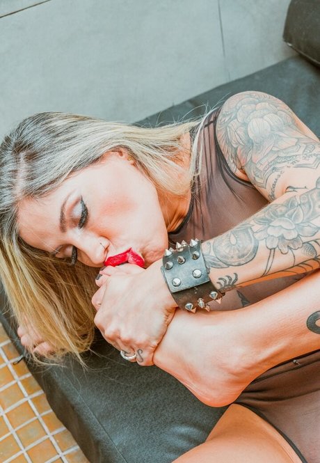 Vanessa Mesquita star porn photos