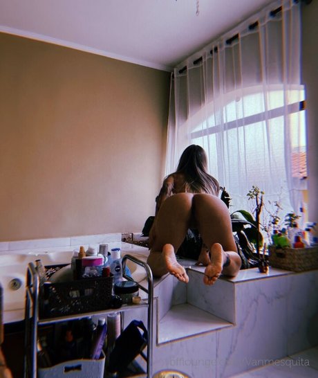 Vanessa Mesquita nude star images