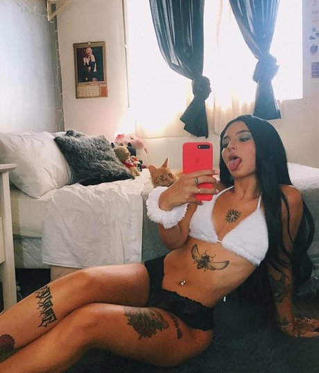 young asian onlyfans sexy photo