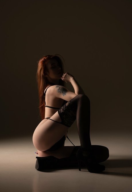 mala nataalka nude model picture