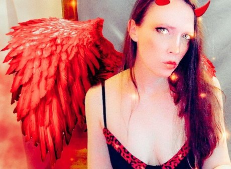 Molly Nova pornstar sexy pics