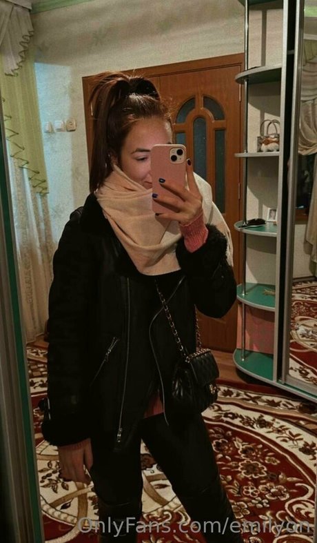 emilyon adult actress pic