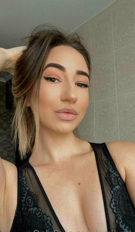 emilyon nice pornstar image