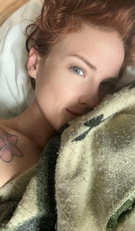 Skyra Fox model sex photos