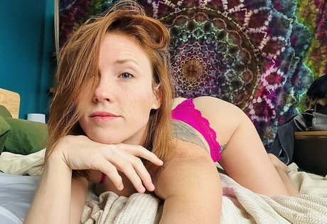 Skyra Fox sexy actress galleries