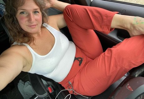 Laineymarie pretty model pictures