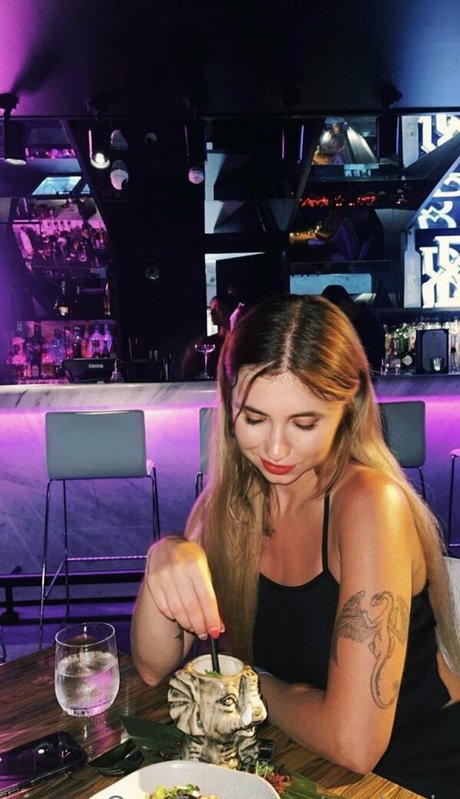 naskusia exclusive model image