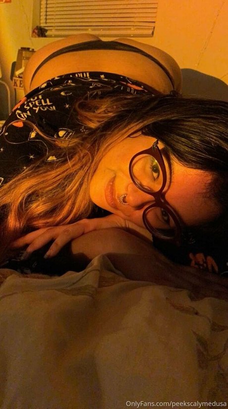 peekscalymedusa sex model img