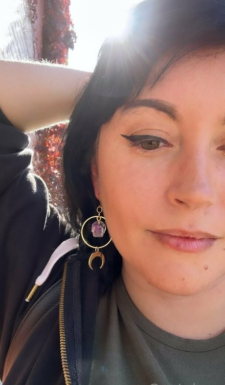 payzeta naked model picture