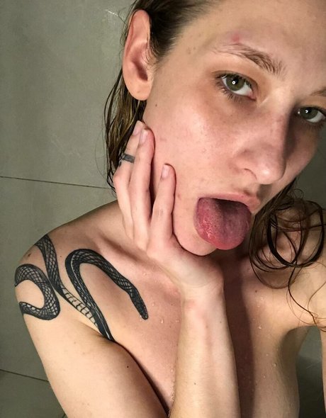 Dina Lewd actress pics