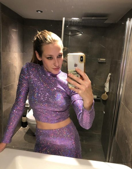 Dina Lewd sex model photo
