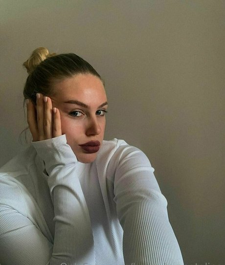 Talisnova high quality actress image