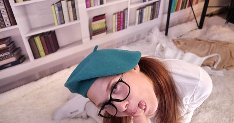 Ginger ASMR star hot photo